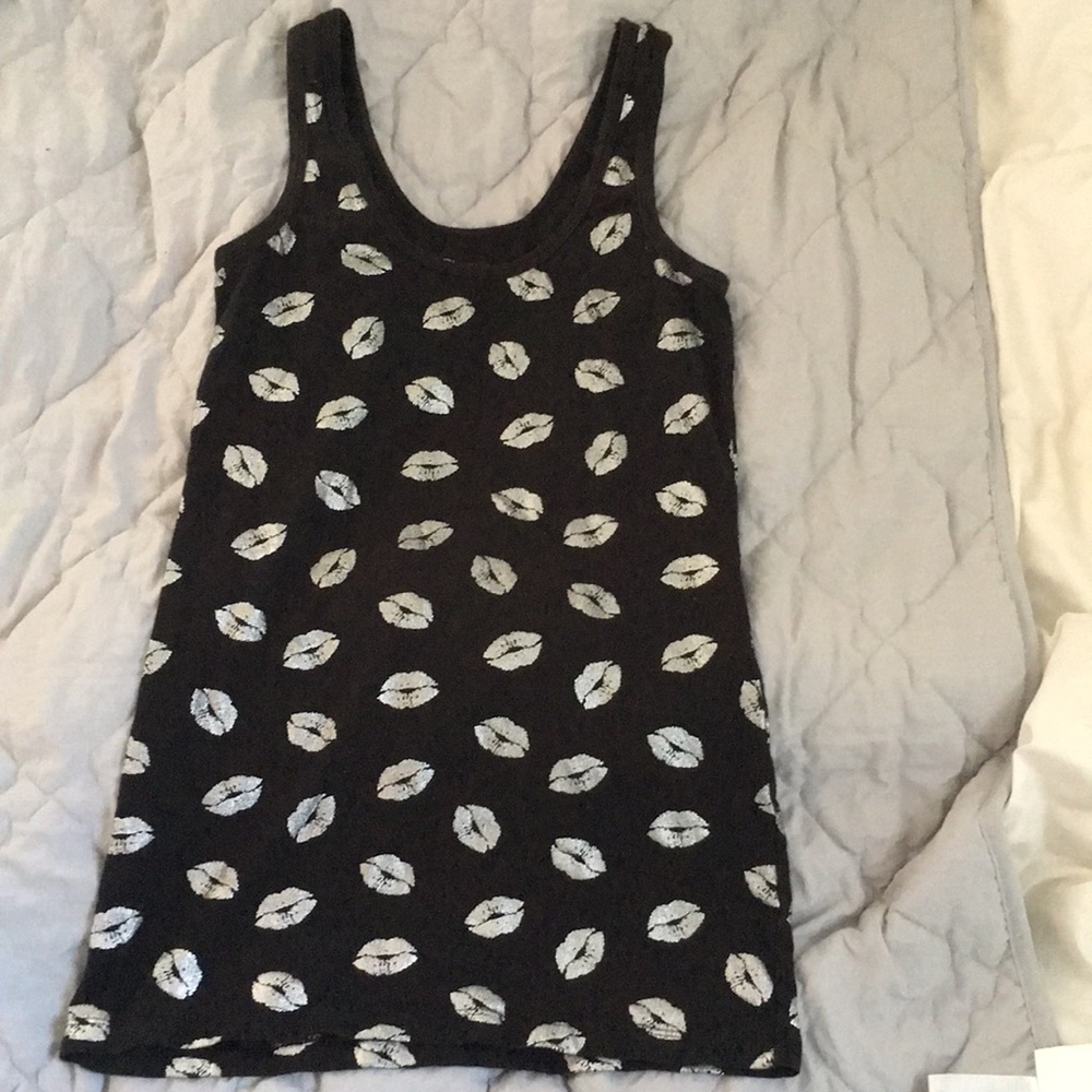 Black and silver lip tank top